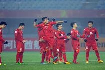 Cay cú vì bị vợ lải nhải so sánh với nam thần U23 Việt Nam