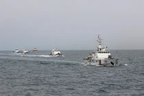 Xem Cảnh sát biển Việt Nam diễn tập chống cướp biển