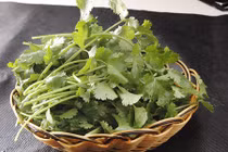 Những tai hại khủng khiếp ít biết của rau mùi với quý ông