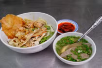  Ghé tiệm mì 70 năm của người Hoa giữa lòng Sài Gòn