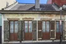 Choáng váng với ngôi nhà 1,6 triệu đô đội lốt 'ổ chuột'