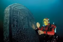  Phát hiện xác tàu đắm chứa tiền vàng nghìn năm dưới đáy biển sâu