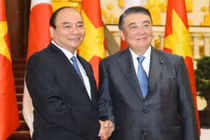 Thủ tướng Nguyễn Xuân Phúc tiếp Chủ tịch Hạ viện Nhật Bản