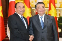 Thủ tướng Nguyễn Xuân Phúc tiếp Chủ tịch Hạ viện Nhật Bản