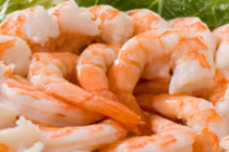 Bị ho: Kiêng ăn tôm và thịt gà có đúng?