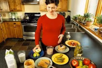 Bà bầu ăn đêm có tốt với mẹ và bé?