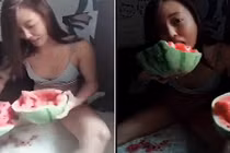 Video: Gái xinh dùng đùi bổ dưa khiến mày râu choáng váng