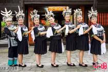 Ngắm trang phục dân tộc độc đáo của người Thủy ở Trung Quốc