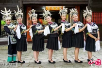 Ngắm trang phục dân tộc độc đáo của người Thủy ở Trung Quốc