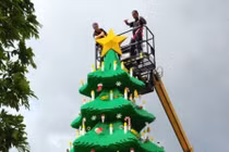 10 cây thông Noel đắt nhất thế giới