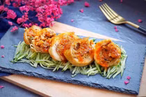 Độc đáo món cơm rang nhồi đùi gà rút xương 