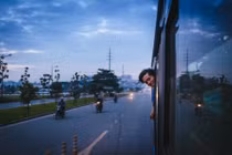 Ảnh: Chuyến xe buýt tinh mơ thường nhật ở Sài Gòn