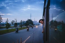 Ảnh: Chuyến xe buýt tinh mơ thường nhật ở Sài Gòn