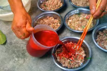 Ăn tiết canh đầu tháng lấy vận đỏ hay rước vận đen?