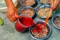 Ăn tiết canh đầu tháng lấy vận đỏ hay rước vận đen?