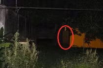 Bí mật phía sau xác chết lơ lửng trong miếu hoang