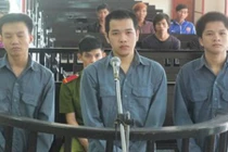 Tòm tem vợ người, hứa đền 10 triệu