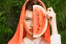 Bí quyết tái tạo làn da cháy nắng mùa hè bằng dưa hấu