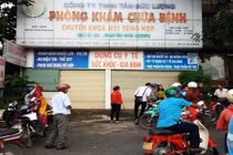 Tước giấy phép hành nghề của bác sĩ bị bệnh nhân tố hiếp dâm