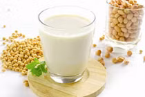 Rùng mình với công nghệ pha sữa đậu nành từ hóa chất