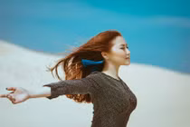 Hương Tràm sẻ chia nỗi lòng phụ nữ dại khờ vì yêu