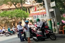  Vẫn nhiều băn khoăn về việc “thả nổi” giá xăng A95