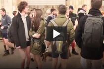 Video: Thế giới hào hứng "trò" đi tàu không mặc quần