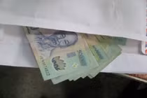 Mâu thuẫn gia đình chỉ vì... tiền mừng cưới