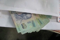 Mâu thuẫn gia đình chỉ vì... tiền mừng cưới