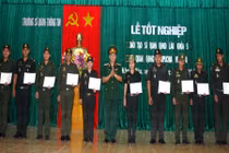 Việt Nam đào tạo 15 sĩ quan thông tin Lào và Campuchia