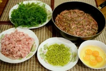 Món ăn từ rươi, nhìn thì ghê nhưng ăn là mê