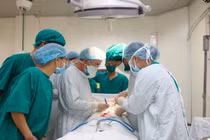 Cứu sống mẹ con sản phụ có 2 tử cung hiếm gặp 