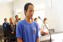 Cha dượng ép con riêng làm nô lệ tình dục