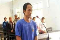 Cha dượng ép con riêng làm nô lệ tình dục