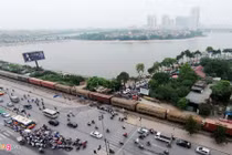 Chuyển đường sắt sang bên kia sông Hồng: Bất tiện nghìn khách đi lại