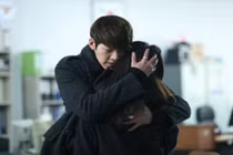 Lo vợ bị điện giật tôi sợ quá đạp cửa ra để rồi chết lặng 