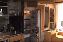 Quyết dành tiền mua nhà cũ bẩn, anh chàng làm mẹ giận nhưng cuối cùng lại thành vui 