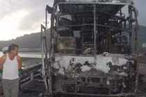 Phú Yên: Xe khách cháy rụi, 25 người thoát nạn