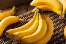 Đây mới là cách ăn chuối tiêu chuẩn nhất trong mùa Đông