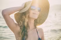 Mẹo hay bảo vệ mái tóc chắc khỏe trong suốt mùa hè