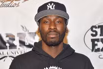 Nam ca sĩ trẻ bị bắn chết bên ngoài phòng thu