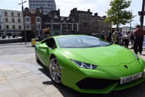 Siêu xe Lamborghini của thiếu gia Phan Thành chỉ để làm... taxi