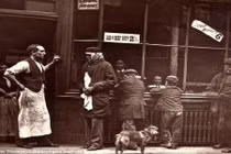 Xót xa kiếp nghèo mưu sinh ở London 100 năm trước