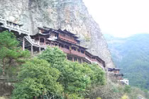 Kiến trúc độc của những ngôi chùa lưng chừng vách núi 