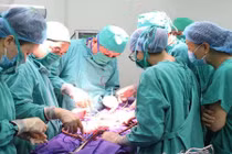  Quảng Ninh: Cứu sản phụ trẻ hôn mê sâu, ngừng tuần hoàn nguy kịch