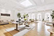 Đột nhập căn penthouse của Jennifer Lopez trắng toát, hiện đại