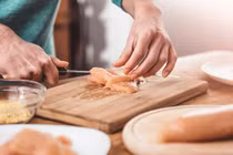 8 sai lầm tai hại khi chế biến thịt gà khiến bạn rước bệnh vào thân