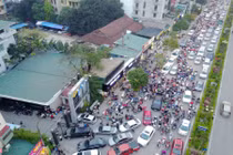 Cư dân Home City dùng ôtô chặn cổng phản đối CĐT