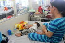 Sốt xuất huyết chưa hạ nhiệt, bệnh chân tay miệng vào mùa 