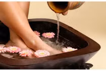 Lợi ích tuyệt vời khi ngâm chân nước muối trong mùa đông